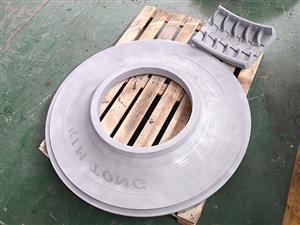 側(cè)板與活絡模具